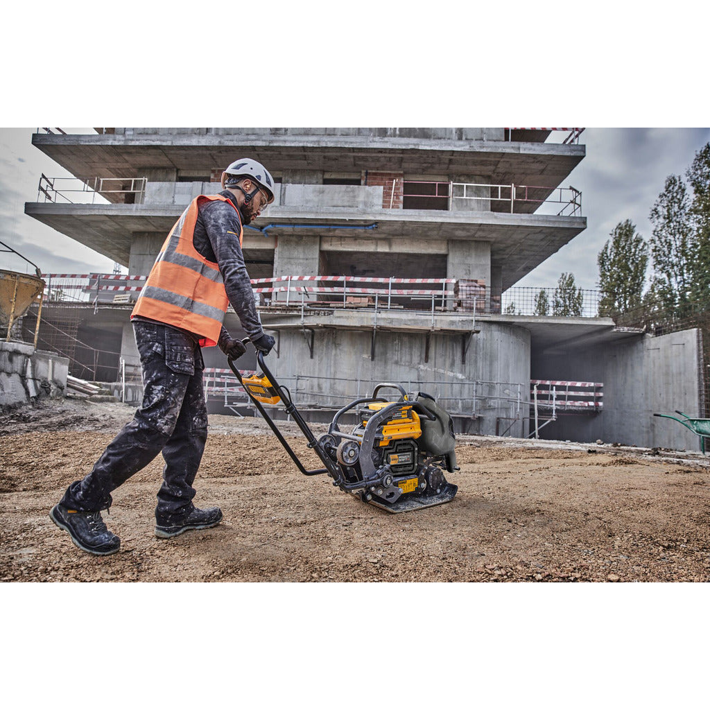 POWERSHIFT battery-powered vibratory plate DCPS7154N-XJ