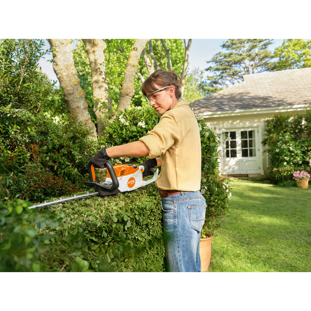 Stihl cordless hedge trimmer HSA 60 / with AK 10 battery and charger