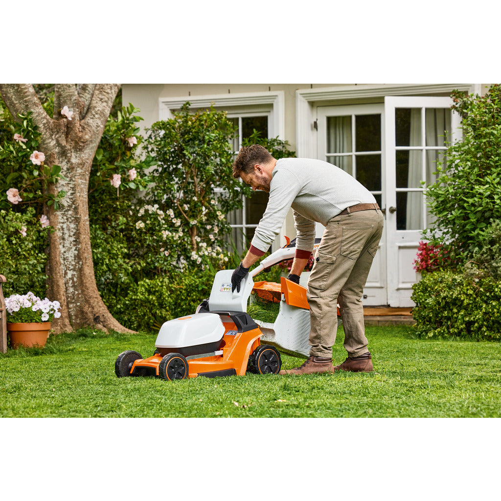 Stihl cordless lawn mower set RMA 448 V / with AK 30 S battery and charger