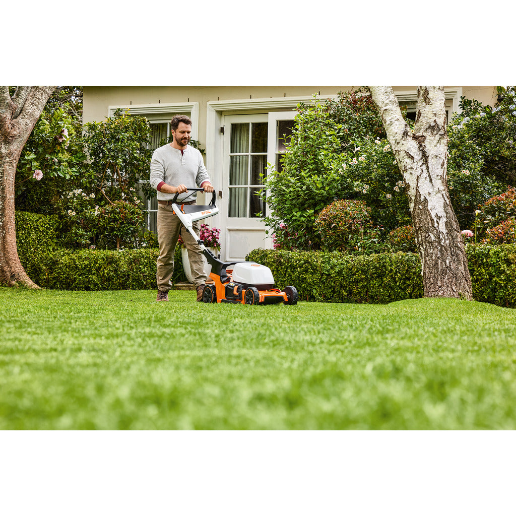 Stihl cordless lawn mower set RMA 448 V / with AK 30 S battery and charger