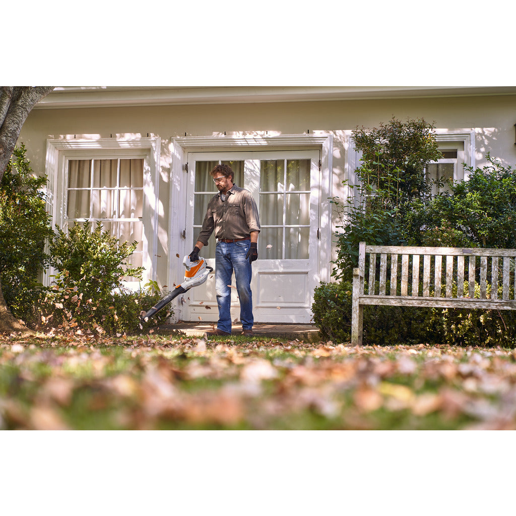 Stihl cordless vacuum shredder SHA 56 / with battery and charger