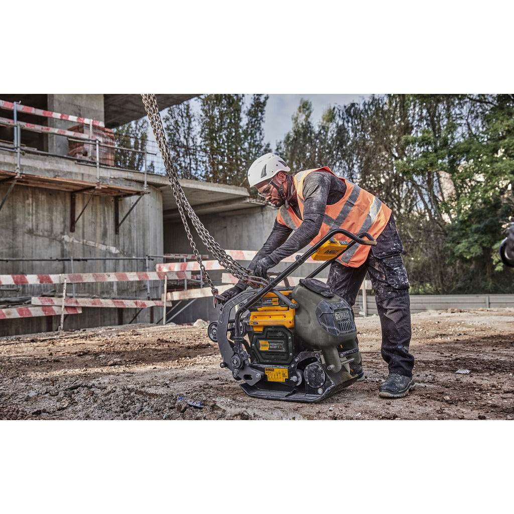 POWERSHIFT battery-powered vibratory plate DCPS7154N-XJ