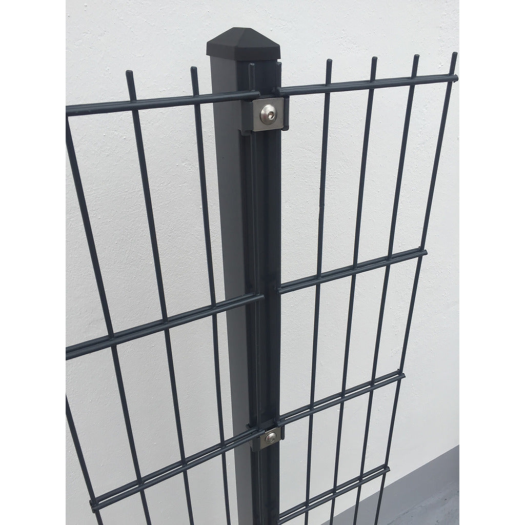 Standard fence post with point holder for double rod mats