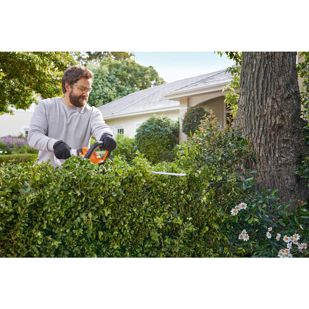 Stihl cordless hedge trimmer HSA 40 / with 2 AS 2 batteries and charger