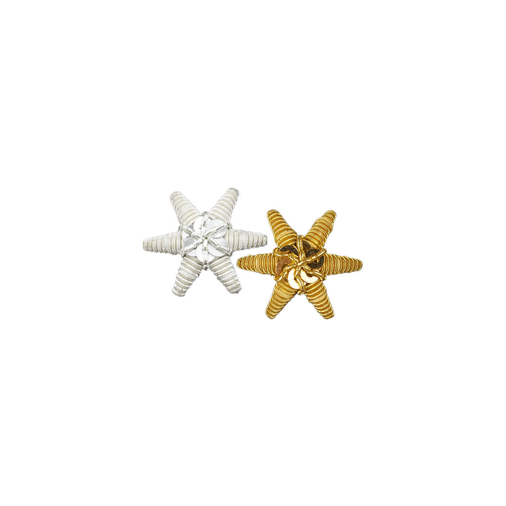 Rosette a forma di stella ricamate