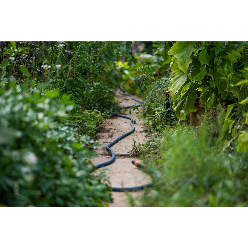 Tubo tessile Gardena Liano™ Xtreme Set + supporto a parete per tubo flessibile