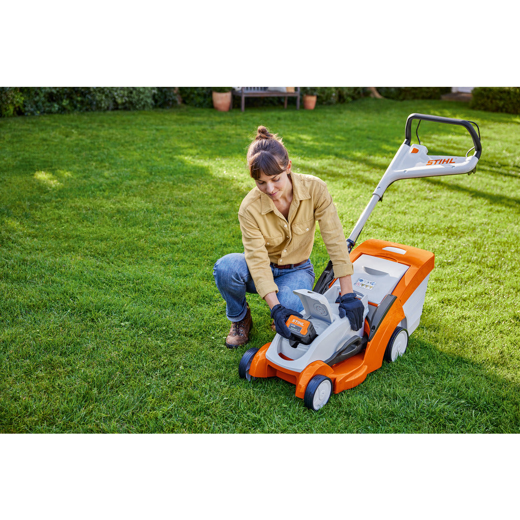 Stihl cordless lawn mower set RMA 239 C / with AK 30 battery and charger