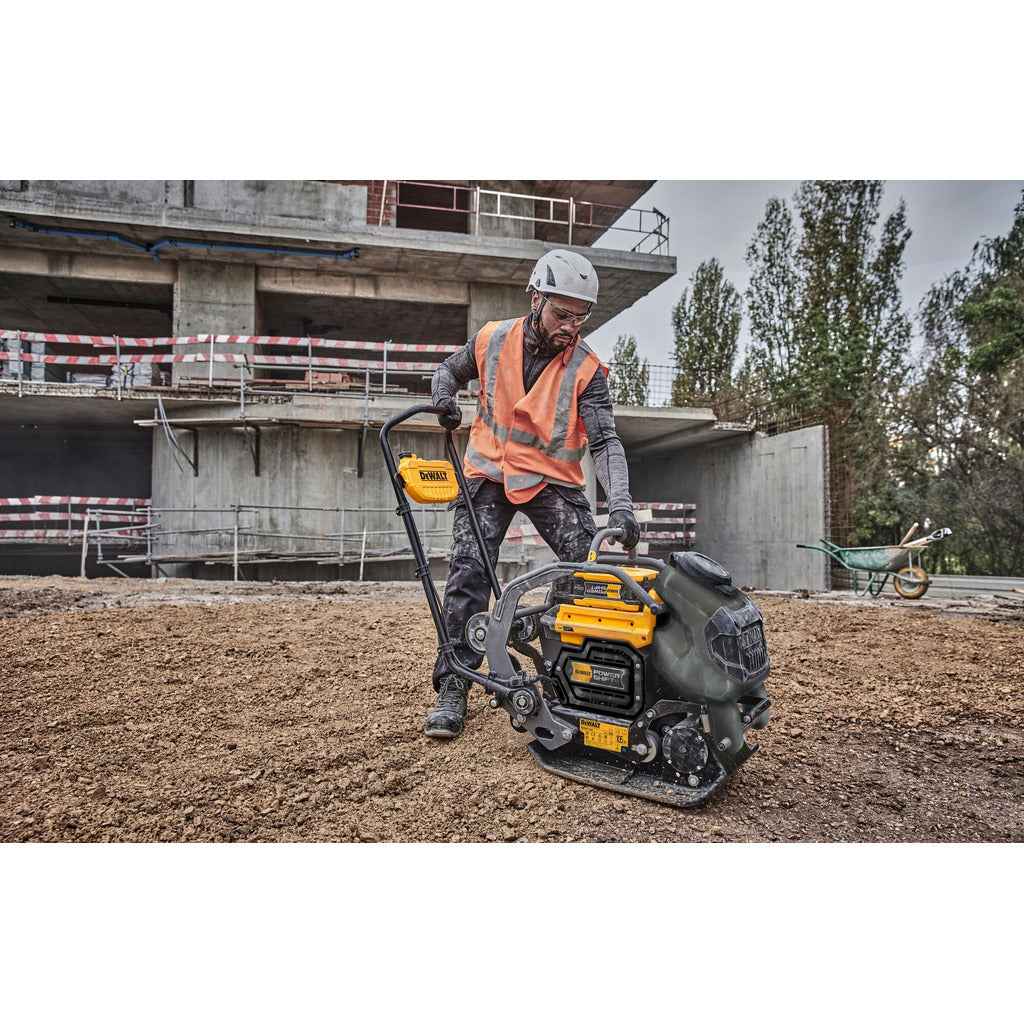 POWERSHIFT battery-powered vibratory plate DCPS7154N-XJ