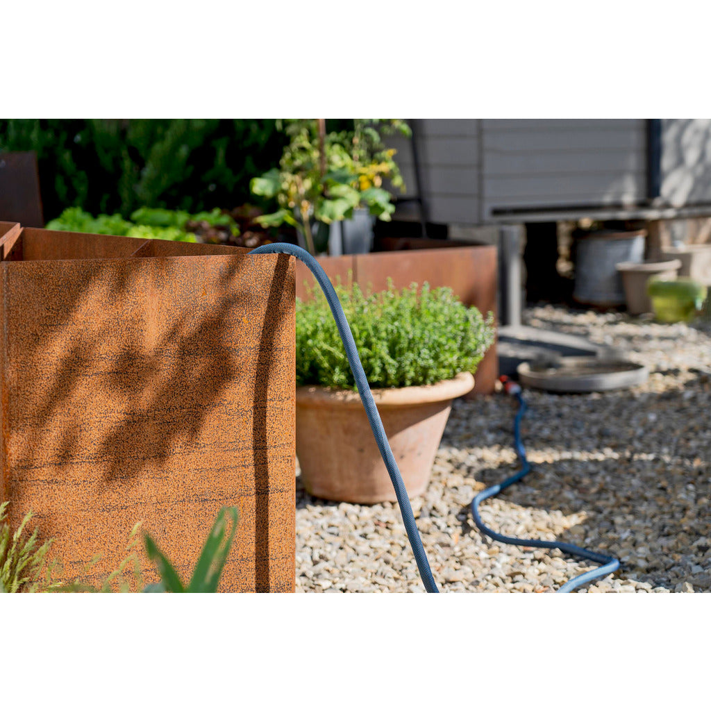 Tubo tessile Gardena Liano™ Xtreme Set + supporto a parete per tubo flessibile