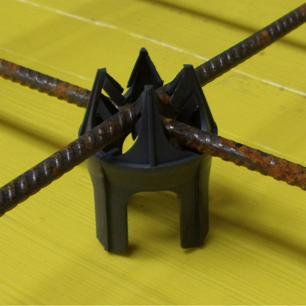 Clamping claw with pointed foot