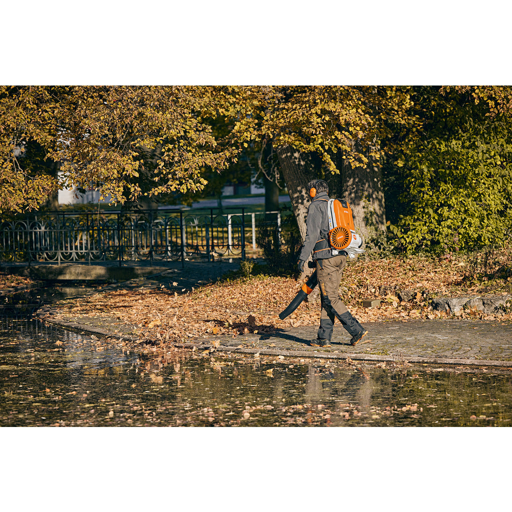 Stihl professional cordless blower BGA 300 / without battery and charger