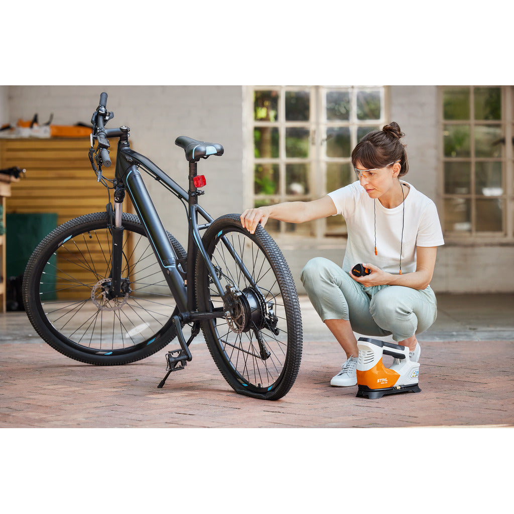 Stihl KOA 20 cordless compressor with AS 2 battery and charger