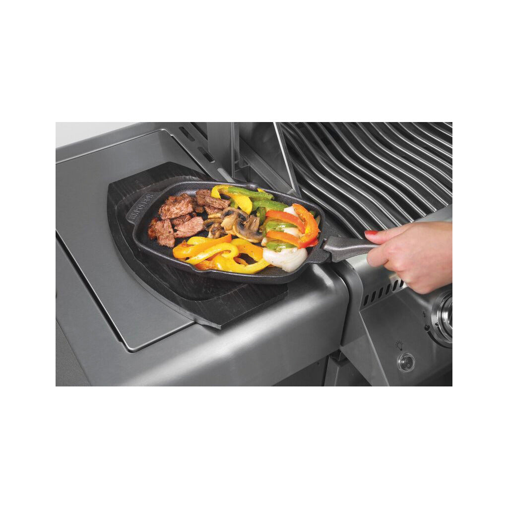 Cast iron pan with trivet