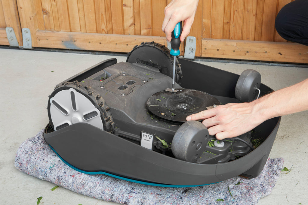 Maintenance and cleaning set