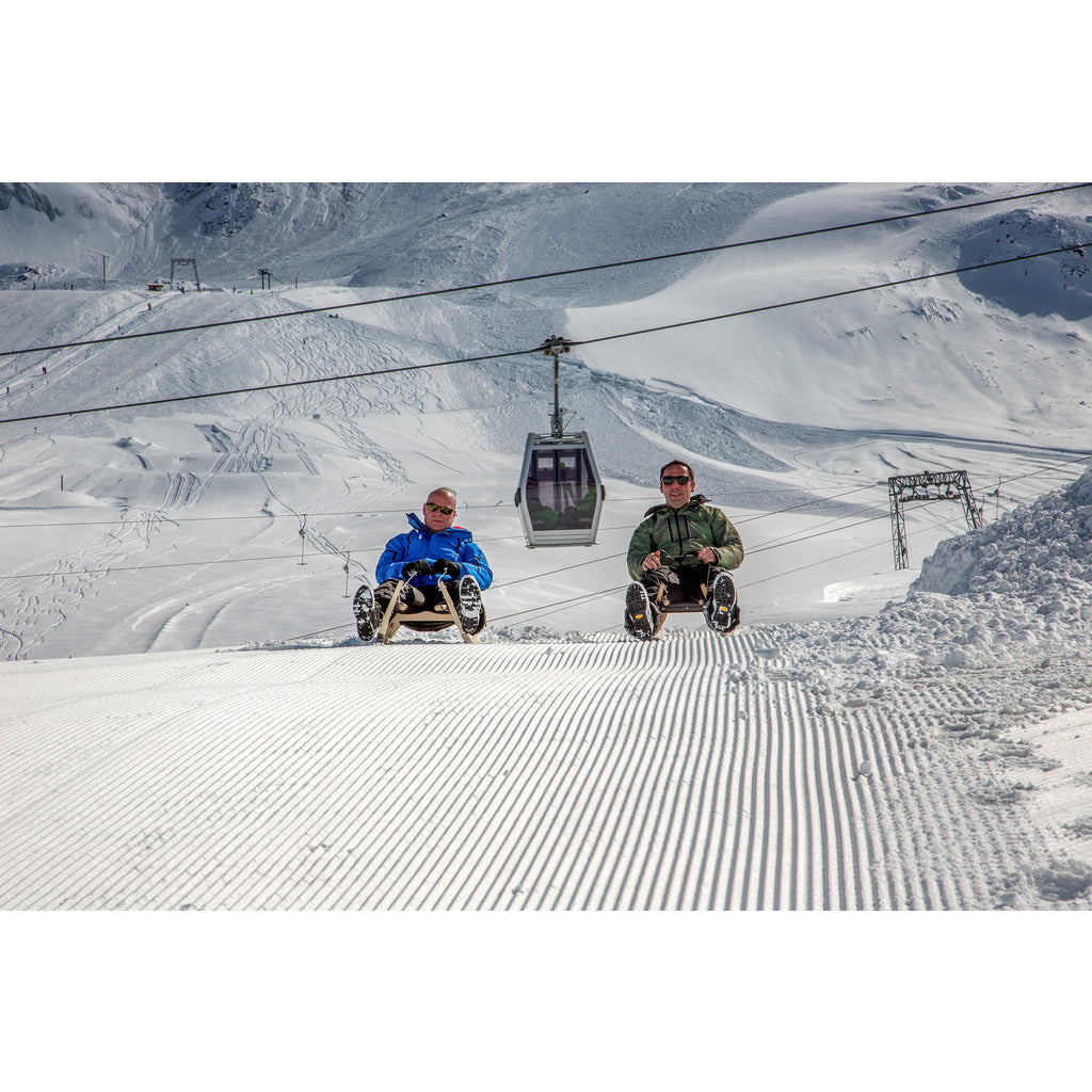 Touring toboggan single-seater with belt seat