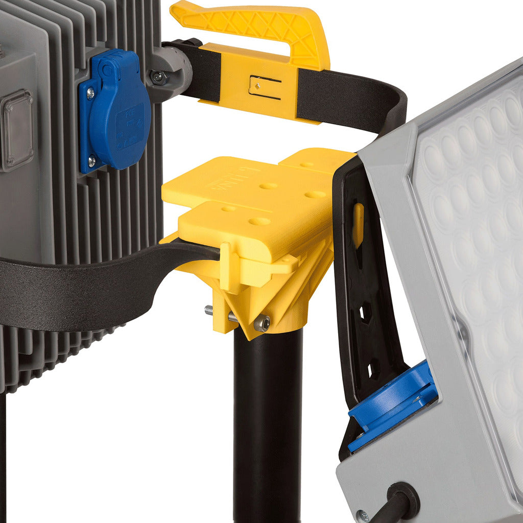 Universal tripod for construction spotlights
