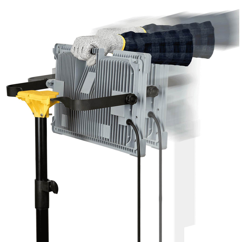 Universal tripod for construction spotlights