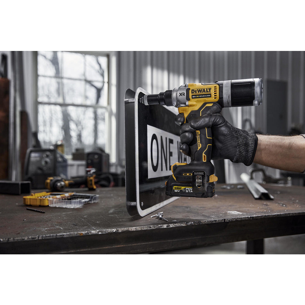 Pistola rivettatrice a batteria DCF414NT