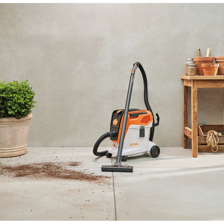 Stihl Akku-Nass- und Trockensauger SEA 60 L + Kühltasche / ohne Akku und Ladegerät