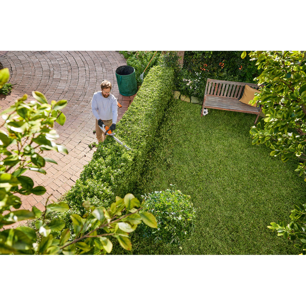 Stihl Akku-Heckenschere HSA 40 / mit 2 Akkus und Ladegerät