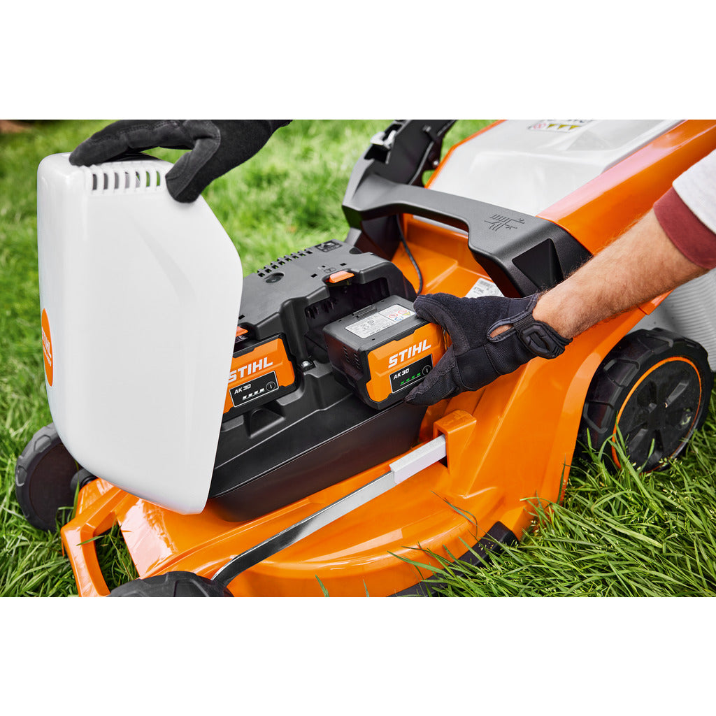 Stihl Akku-Rasenmäher Set RMA 448 V / mit Akku AK 30 S und Ladegerät