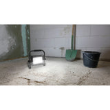 LED Akku-Baustrahler mit Gestell