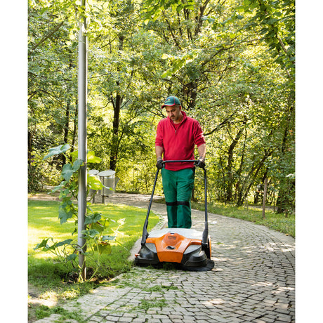 Stihl Akku-Kehrgerät KGA 770 / ohne Akku und Ladegerät